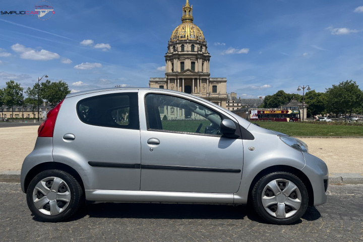 PEUGEOT 107